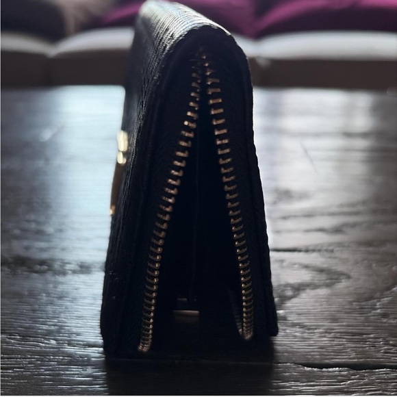 Badgley Mischka Black Quilted Design Leather Wallet with Gold Accents 🚩 - Picture 6 of 7